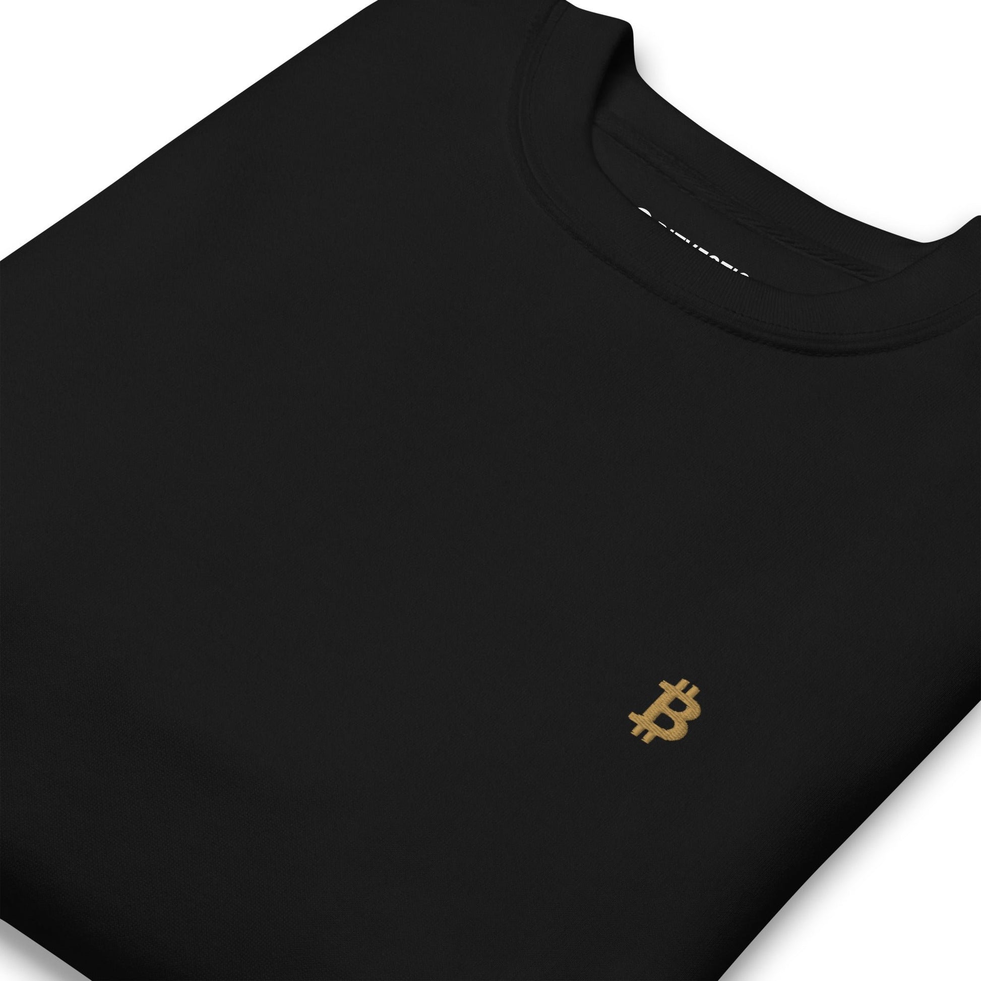 Zoomed: Schwarz: Klassischer Bitcoin Pullover in Schwarz mit goldenem ₿-Stick auf der Vorderseite.
