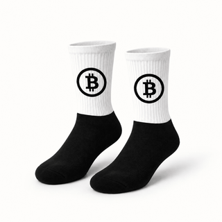 Bitcoin Socken getragen mit weißem Sneaker – BTC Socken von BITVESTIS