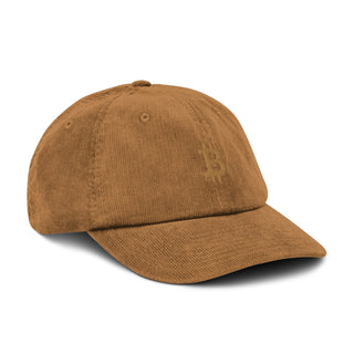 Karamellfarbene Bitcoin Cord Cap mit goldenem 3D ₿-Logo – verstellbar und komfortabel für den Alltag.
