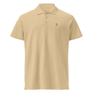 Premium Bitcoin Poloshirt mit Gold Stick in Sand von BITVESTIS