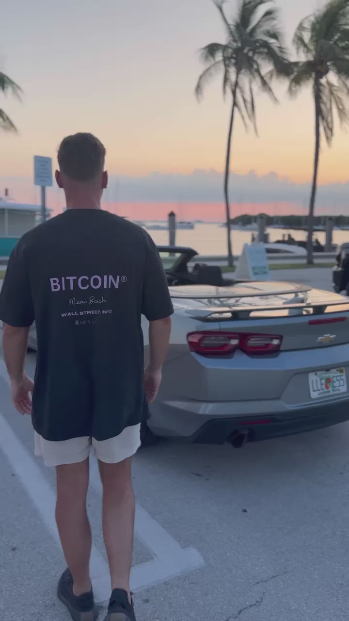Bitcoin T-Shirt mit 24/7 Design und hochwertigem Baumwollstoff.
