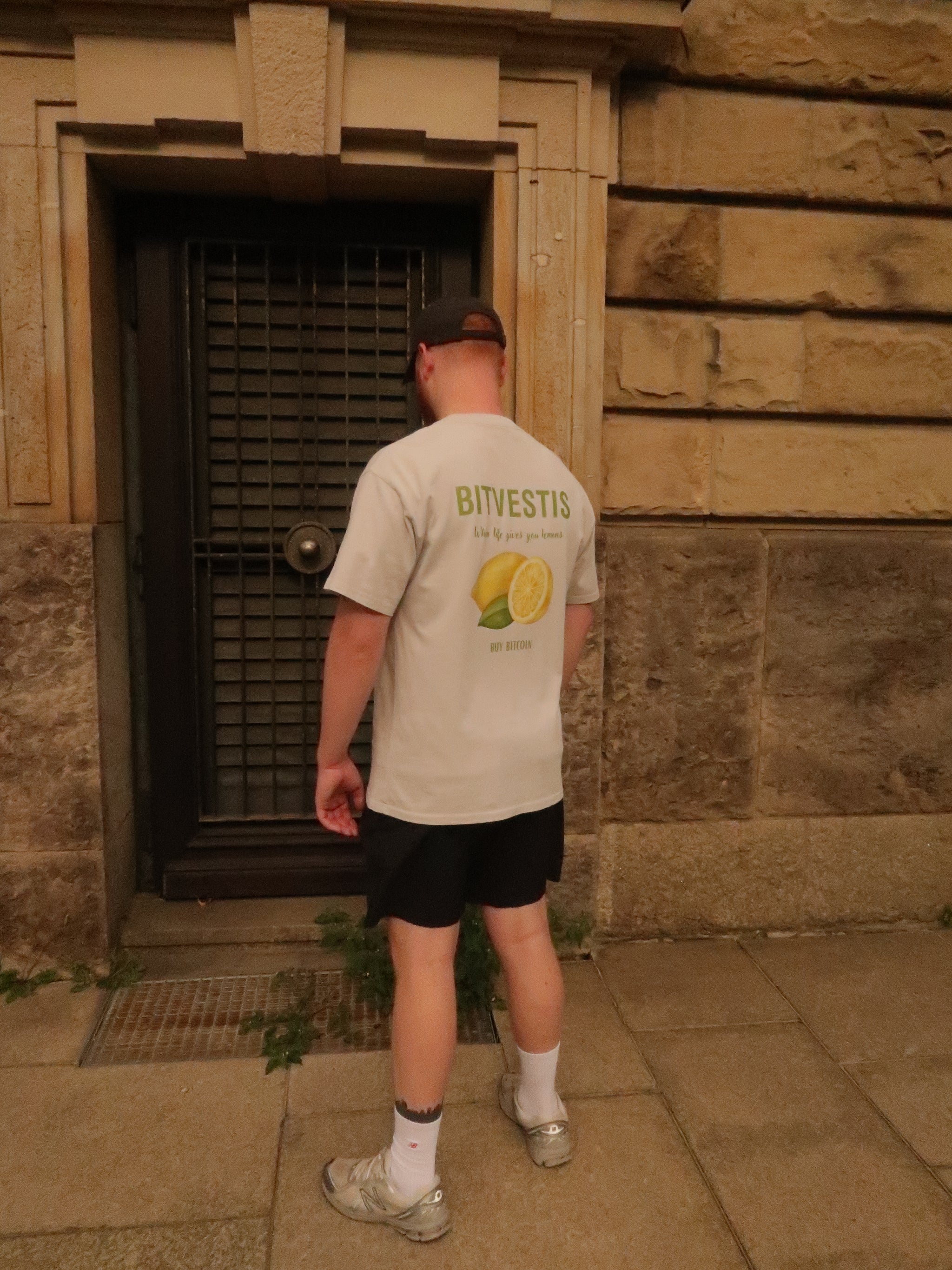 Oversized T-Shirt mit Bitcoin-Druck trendy und bequem VIDEO