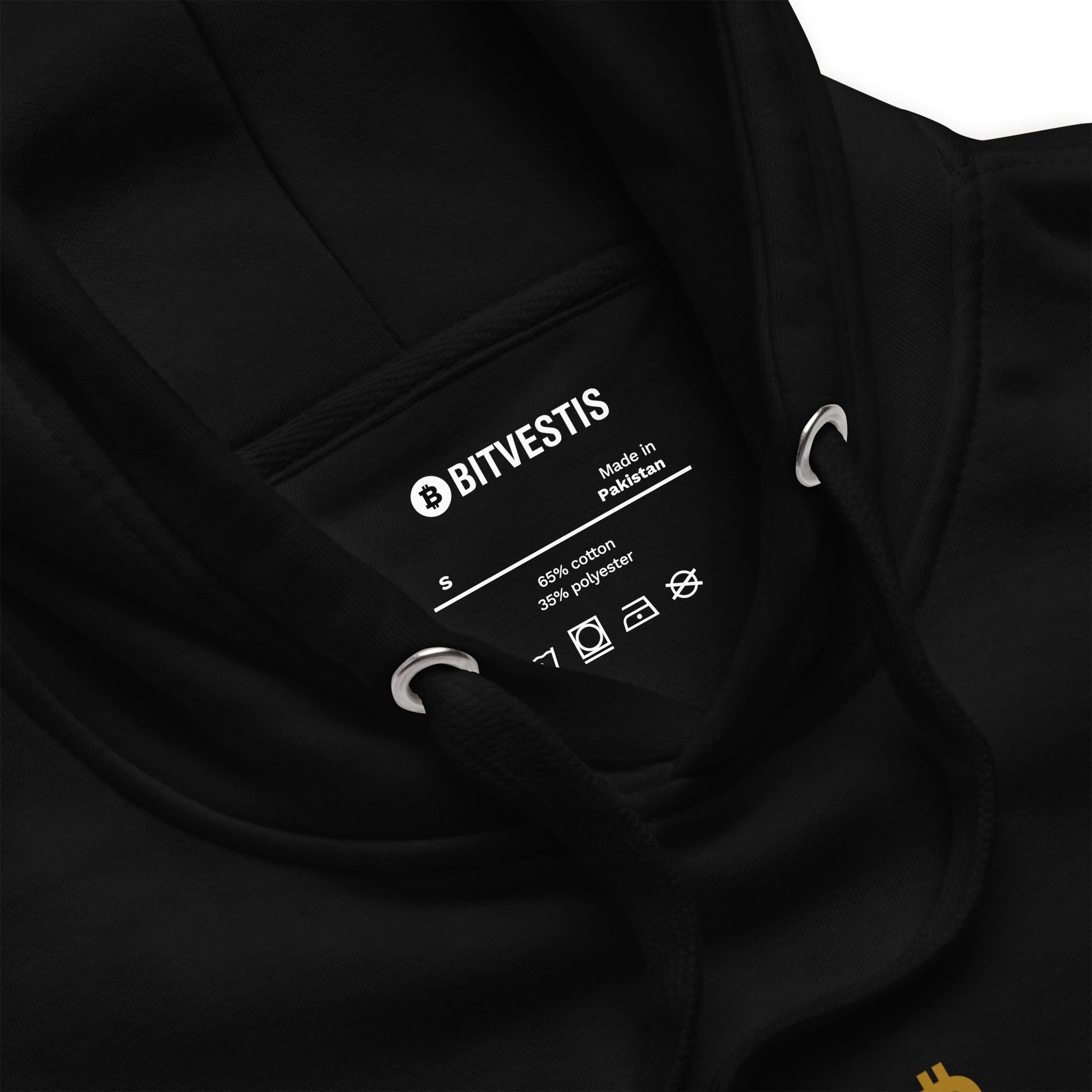 Product mockup 21 Million Club Bitcoin Hoodie in Schwarz – Der perfekte Hoodie mit goldenen Bitcoin-Logo und komfortabler Beuteltasche für jeden Anlass.
